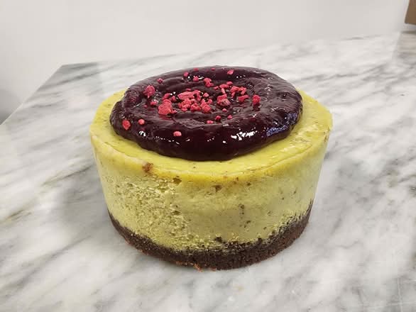 70aa2a4db7f990373ca9c376323e3dea (6) Cheesecake New York de Pistacho-Frambuesa - Imagen 1